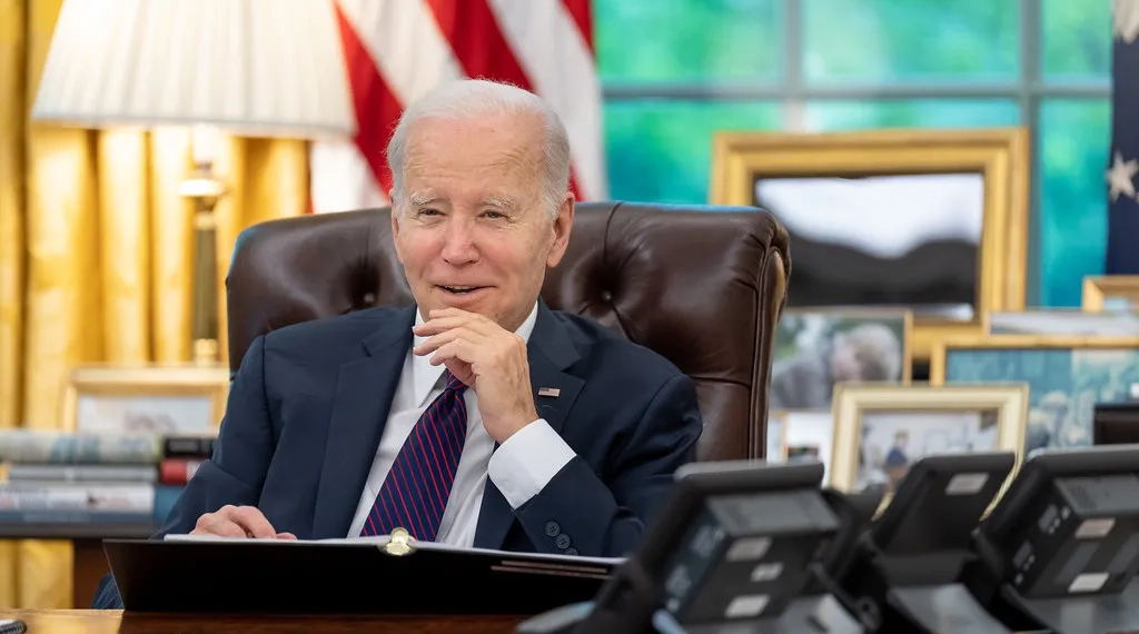 Preços Brent e WTI do petróleo disparam com crescimento da economia dos Estados Unidos. Na imagem: Presidente dos Estados Unidos, Joe Biden, na Casa Branca (Foto: Adam Schultz/White House)