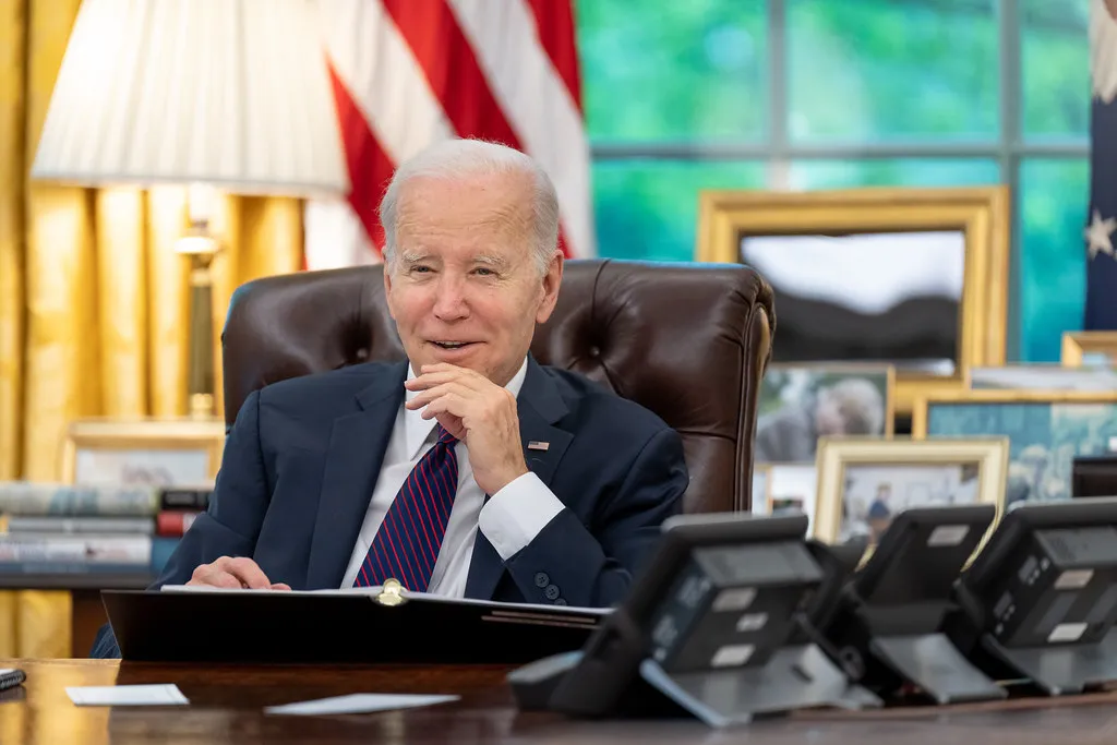 Preços Brent e WTI do petróleo disparam com crescimento da economia dos Estados Unidos. Na imagem: Presidente dos Estados Unidos, Joe Biden, na Casa Branca (Foto: Adam Schultz/White House)