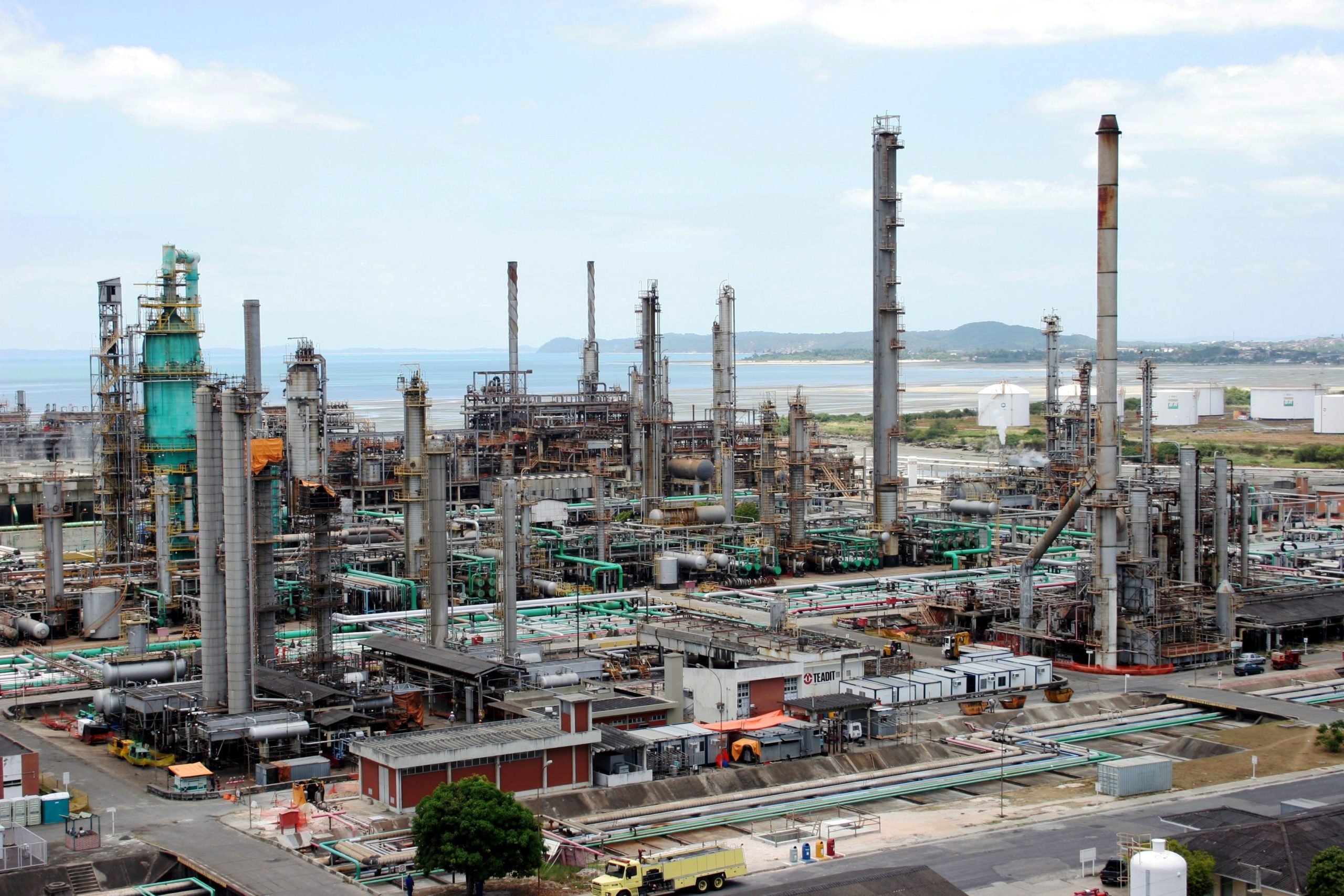 CGU constata que Petrobras vendeu Refinaria Landulpho Alves (RLAM), hoje Mataripe, abaixo do preço para fundo Mubadala, dos Emirados Árabes. Na imagem: Refinaria Mataripe (antiga Rlam), na Bahia (Foto: Agência Petrobras)