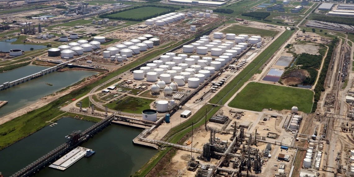 Alta recorde registrada no estoque de gasolina dos Estados Unidos segura preço do petróleo. Na imagem: Terminal de armazenamento de líquidos Deer Park, em Houston, Texas (Foto: ITC – Intercontinental Terminals Company)