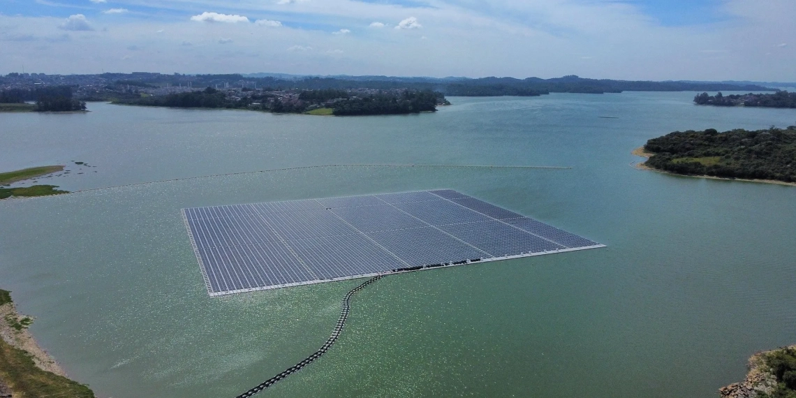 Usina Fotovoltaica Flutuante (UFF) Araucária, da Emae, na represa Billings, em São Paulo, é inaugurada em 18/1/2024 (Foto: Divulgação)