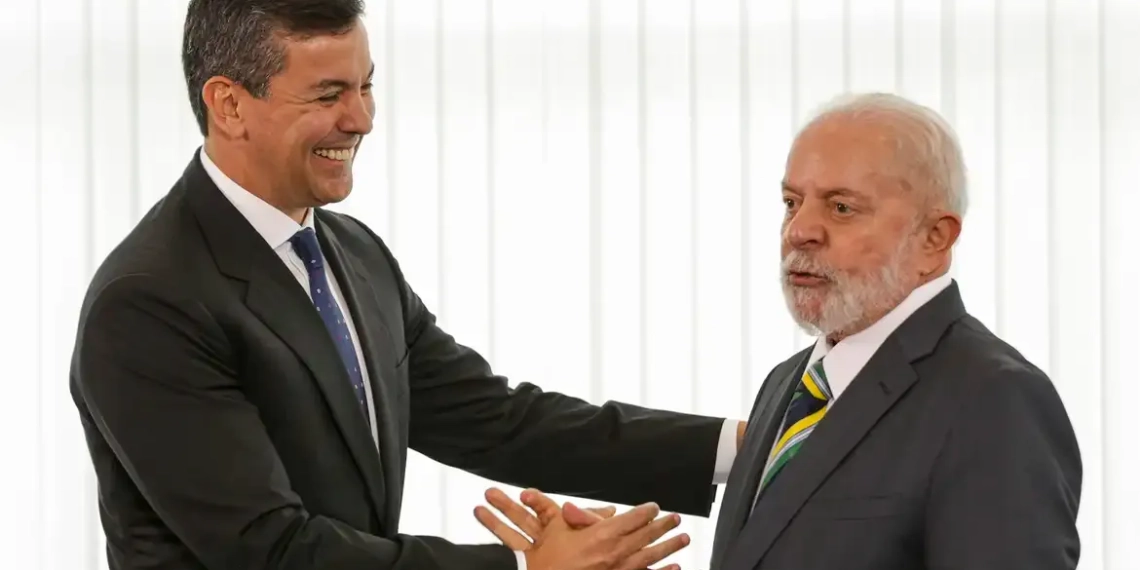 Presidentes Lula, do Brasil, e Santiago Peña, do Paraguai, não chegam a acordo sobre revisão da tarifa de Itaipu, durante encontro em Brasília, em 15/1/2024 (Foto: Marcelo Camargo/Agência Brasil)