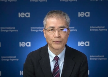 Quais as expectativas para o mercado global de GNL em 2024. Na imagem: Diretor de Mercados Energéticos e Segurança da IEA, Keisuke Sadamori (Foto: Reprodução)