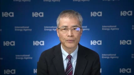 Quais as expectativas para o mercado global de GNL em 2024. Na imagem: Diretor de Mercados Energéticos e Segurança da IEA, Keisuke Sadamori (Foto: Reprodução)