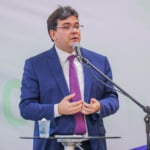 Porto de Luís Correia em construção no Piauí se prepara para exportar combustíveis derivados de hidrogênio verde, diz governador do Piauí, Rafael Fonteles, durante evento de energias renováveis em Teresina, em 4/6/2024 (Foto: Gabriel Paulino/Governo PI)