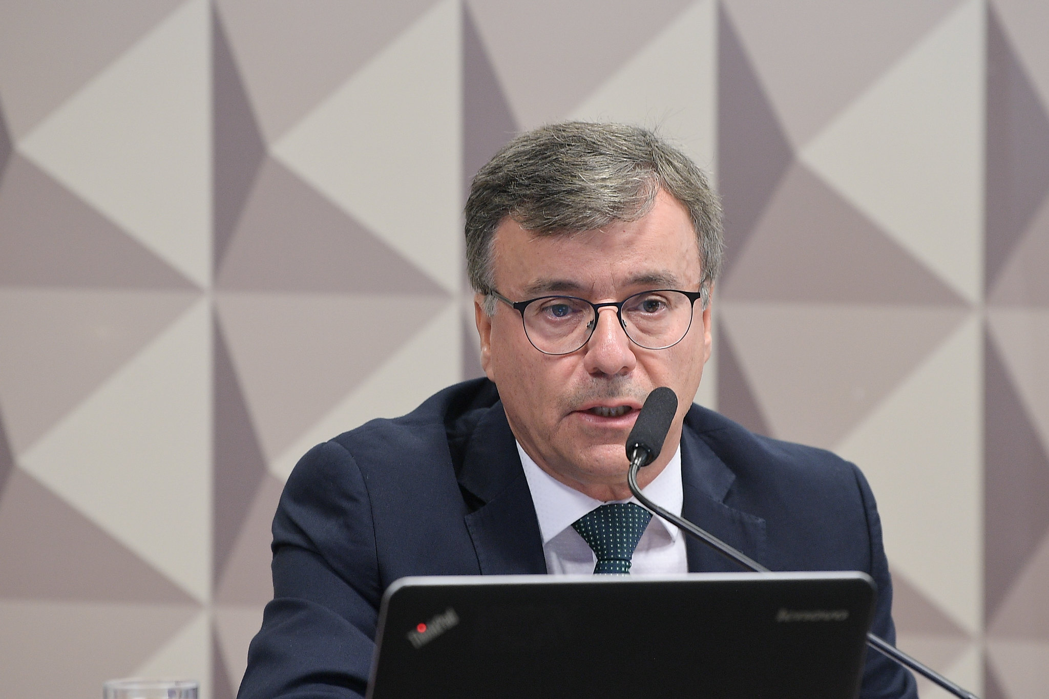 Vice-presidente executivo da Braskem, Marcelo de Oliveira Cerqueira, se pronuncia durante reunião da CPI da Braskem para ouvir testemunhas, em 15/5/2024 (Foto: Pedro França/Agência Senado)