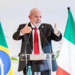 Lula (PT) afirma que distribuidora de energia Enel fará investimento de R$ 20 bilhões no Brasil com objetivo de acabar com apagões, durante entrevista coletiva à imprensa, no Hotel Scoglio degli Achei, em Carovigno, Itália, em 15/6/2024 (Foto: Ricardo Stuckert/PR)