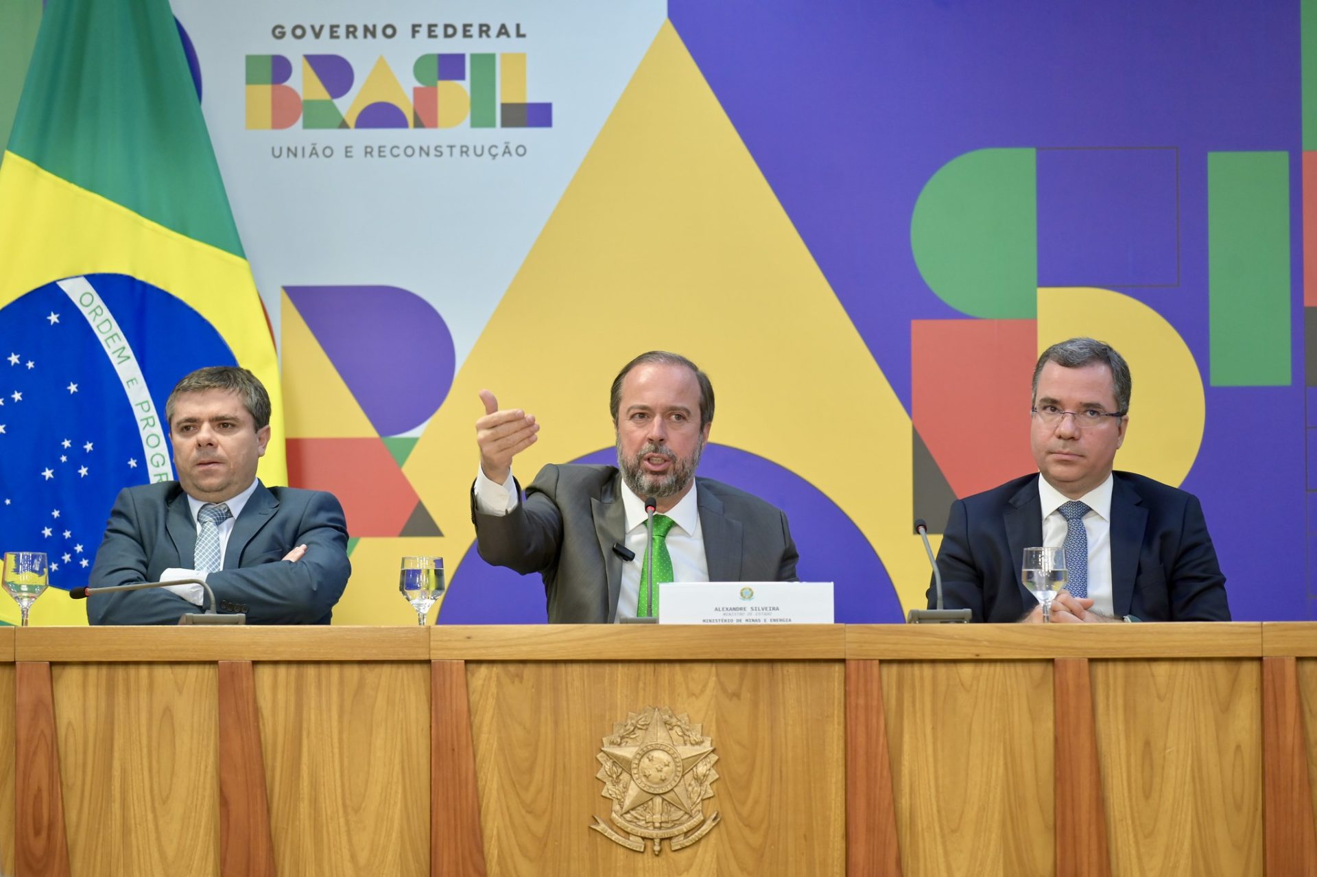 Governo publica decreto com diretrizes que endurecem regras para renovação das concessões das distribuidoras de energia elétrica. Na imagem: Ministro de Minas e Energia, Alexandre Silveira, durante coletiva de imprensa sobre a renovação antecipada dos contratos de concessão das distribuidoras de energia elétrica, em 20/6/2024 (Foto: Ricardo Botelho/MME