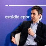 ANP quer desfecho para o debate sobre enchimento fracionado de botijão de gás de cozinha, diz o Diretor da ANP Daniel Maia em entrevista ao estúdio epbr durante o 37º Congresso da Associação Iberoamericana de Gás Liquefeito de Petróleo (AIGLP), no Rio, em 14/3/2024 (Foto: Victor Curi/epbr)