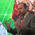 Ministro de Minas e Energia, Alexandre Silveira, defende exploração de urânio no Brasil para financiar setor elétrico. Na imagem: Ministro Alexandre Silveira durante abertura do Seminário sobre Mineração e Transformação Mineral e Minerais Estratégicos para a Transição Energética, em 21/2/2024 (Foto Ricardo Botelho/MME)