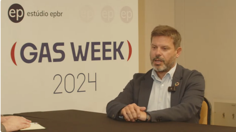 Condições de fornecimento de gás natural muitas vezes são mais importantes do que preço do energético, diz Andrés Sannazzaro, gerente de Comercialização de Gás Natural da Repsol Sinopec Brasil, em entrevista durante a gas week 2024, em 18 de abril (Foto: Reprodução)