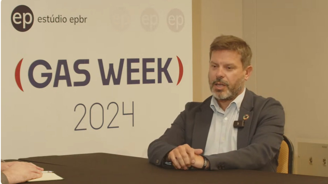 Condições de fornecimento de gás natural muitas vezes são mais importantes do que preço do energético, diz Andrés Sannazzaro, gerente de Comercialização de Gás Natural da Repsol Sinopec Brasil, em entrevista durante a gas week 2024, em 18 de abril (Foto: Reprodução)