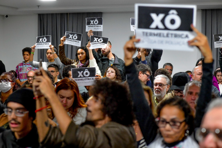 Instituto Brasileiro do Meio Ambiente (Ibama) cancela audiência pública de térmica em Caçapava (UTE-SP) por protestos de ambientalistas. Na imagem: Movimento contrário à instalação da usina a gás UTE-SP protesta durante audiência pública (Foto: Reprodução Arayara)