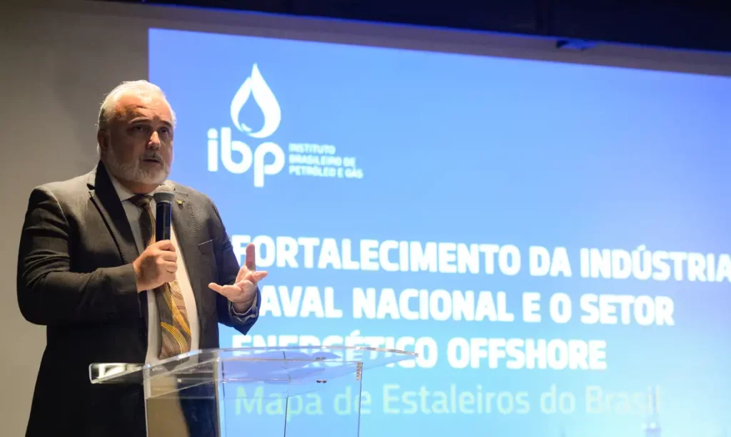 CEO da Petrobras, Jean Paul Prates, durante o evento Fortalecimento da indústria naval nacional e o setor energético offshore, promovido pelo IBP, no centro do Rio Rio de Janeiro (RJ), em 18/4/2024 (Foto: Tomaz Silva/Agência Brasil)