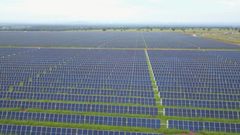 Complexo solar fotovoltaico Hélio Valgas, da Comerc, em Minas Gerais, entra em operação como uma das maiores do Brasil (Foto Divulgação)