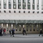 Pre&ccedil;os do petr&oacute;leo t&ecirc;m quarta alta consecutiva e Brent e fica pr&oacute;ximo dos US$ 90. Na imagem: Fachada do edifício sede da Opep, em Viena, na Áustria (Foto: Vincent Eisfeld/Wikicommons)