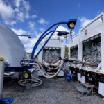 Esta&ccedil;&atilde;o Cryobox para produ&ccedil;&atilde;o de GNL, conectada a isotanques (Foto Divulga&ccedil;&atilde;o GNLink/Galileo)