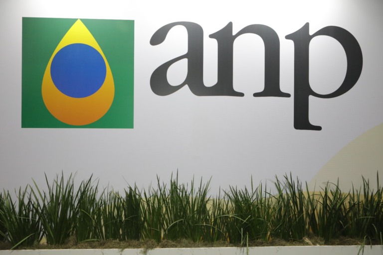 Por maioria, ANP aprova desvinculação de áreas técnicas das diretorias em novo modelo de governança da agência. Na imagem: Estande da ANP (Foto: Divulgação)