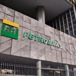 Petrobras e BNDES vão estruturar fundo de apoio a startups de inovação na área de transição energética. Na imagem: Fachada da Petrobras, na avenida Chile, no Rio de Janeiro (Foto: Reprodução/SBT News)