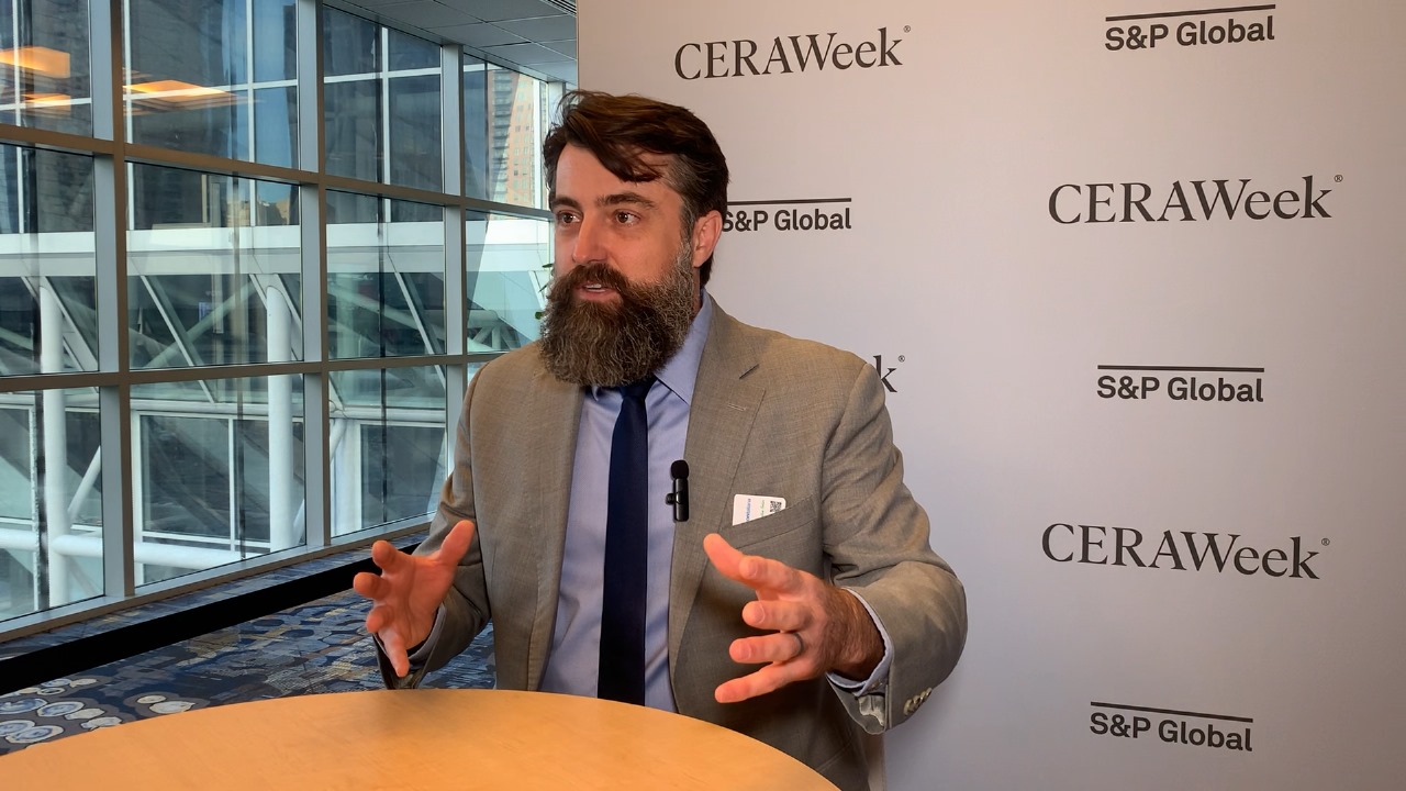 Com cenário favorável à internacionalização da bioenergia, maior cooperação aceleraria exportação de etanol, diz Felipe Pérez, diretor de Downstream da S&P Global para a América Latina, em entrevista ao estúdio epbr durante a CERAWeek 2024 da S&P Global (Foto: Reprodução epbr)