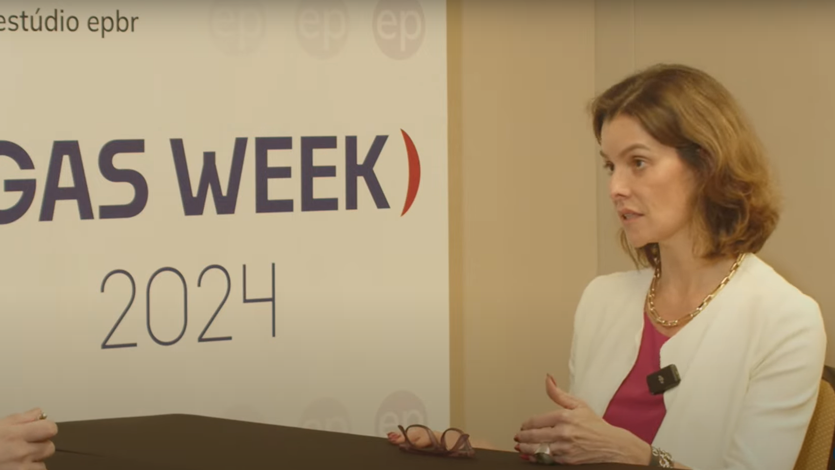 Origem Energia aposta em estocagem de gás natural para participação de térmicas no leilão de reserva de capacidade, diz Flávia Barros, diretora Comercial da Origem Energia, em entrevista durante a gas week 2024, em 18 de março (Foto: Reprodução)