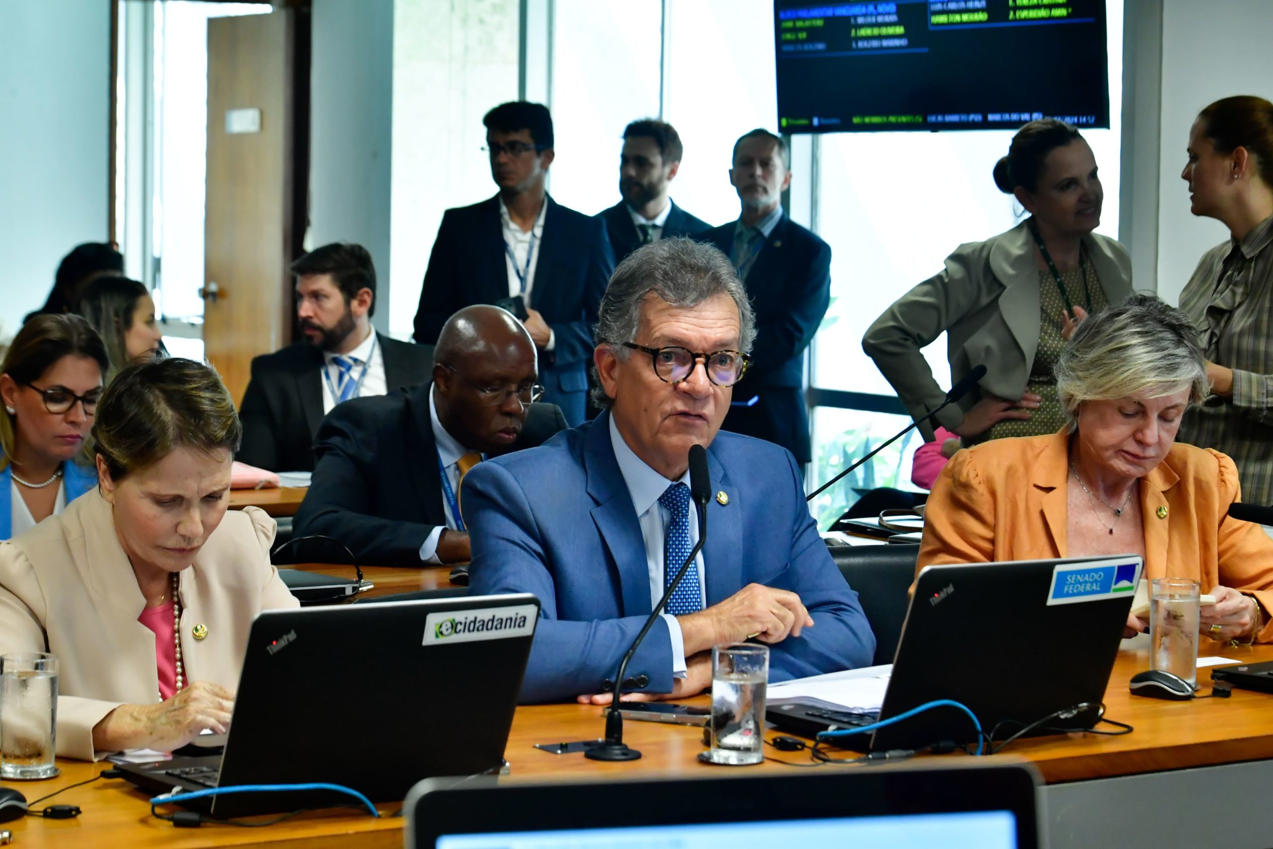 Liderança do PT no Senado recorre e segura programa para fertilizantes Profert, proposto pelo PL 699/2023. Na imagem: Laércio Oliveira fala durante reunião da CRA no Senado para discutir o Profert, com a presença de Tereza Cristina e Margareth Buzetti, em 6/3/2024 (Foto: Waldemir Barreto/Agência Senado)