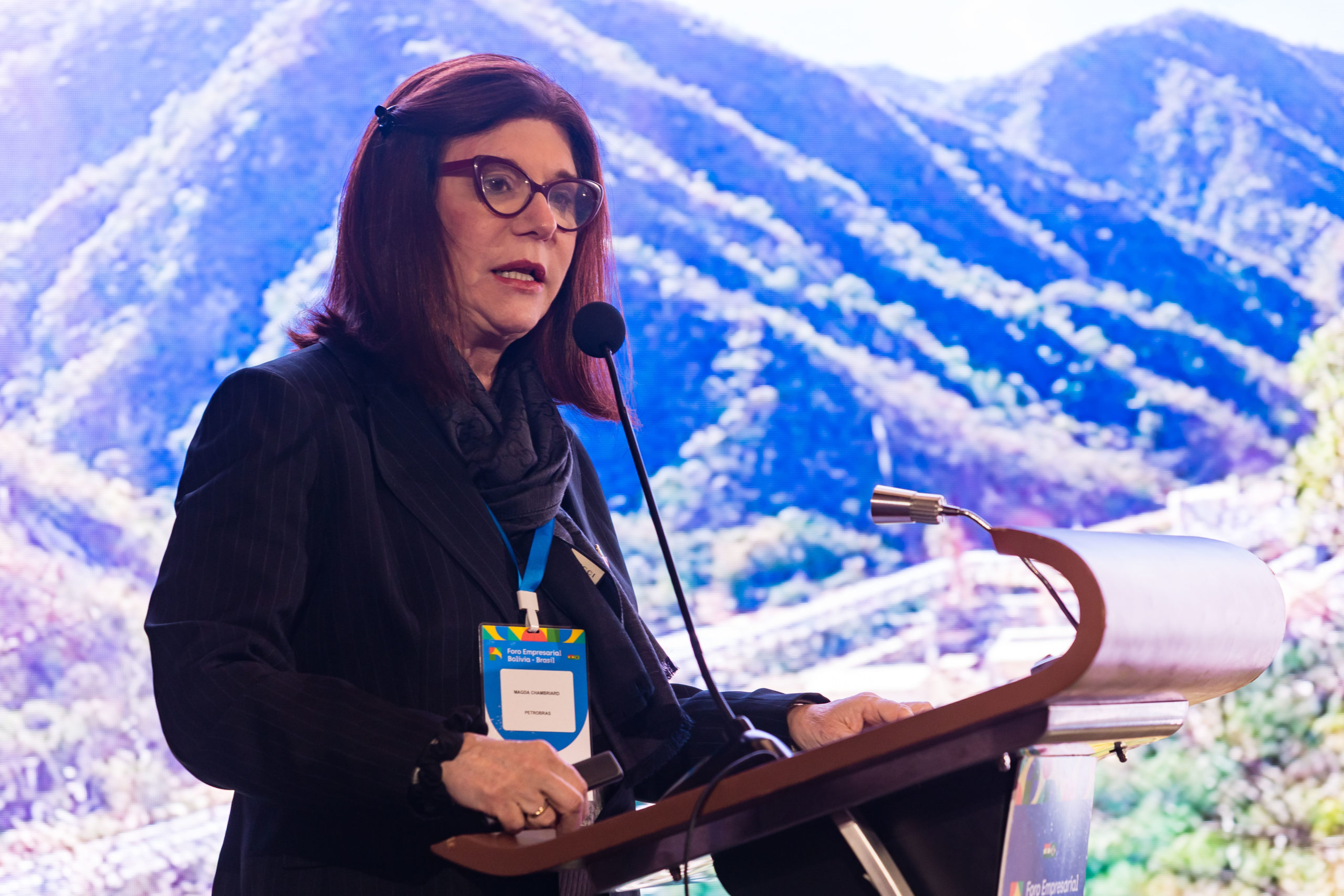 Presidente da Petrobras, Magda Chambriard, fala em triplicar produção de gás natural na Bolívia, durante Foro Empresarial Bolívia-Brasil, em Santa Cruz de La Sierra (Foto: Valeria Arnez/Divulgação Petrobras)