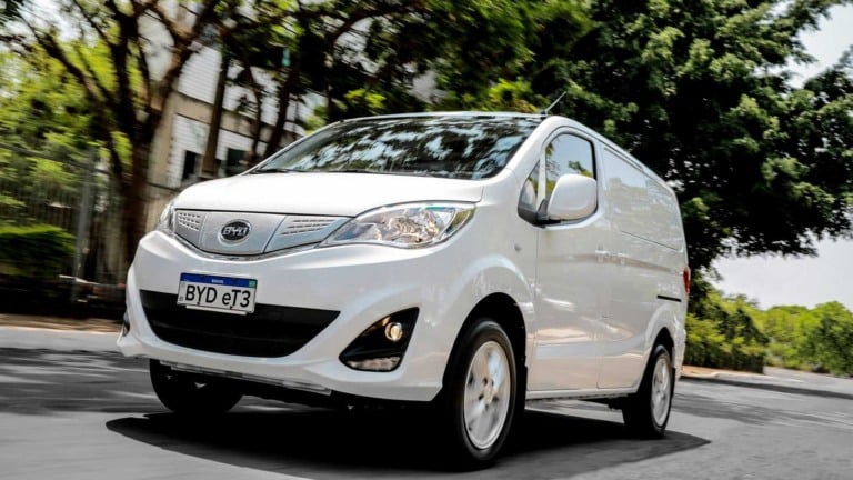 Furgão BTD eT3 da BYD tem autonomia para até 300 km e possibilidade de recarga rápida de até 80% da bateria em apenas 30 minutos (Foto: Divulgação)