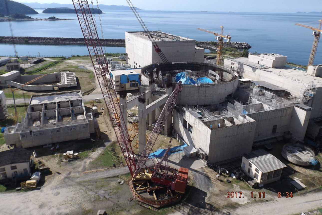 Empresa de Pesquisa Energética (EPE) vai precisar de dois meses para avaliar impactos de Angra 3 nas tarifas de energia elétrica. Na imagem: Obras de construção da usina nuclear de Angra 3, em Angra dos Reis (RJ), que tem potência prevista de de 1,4 GW e poderá atender 4,5 milhões de pessoas (Foto: Divulgação Eletrobras)