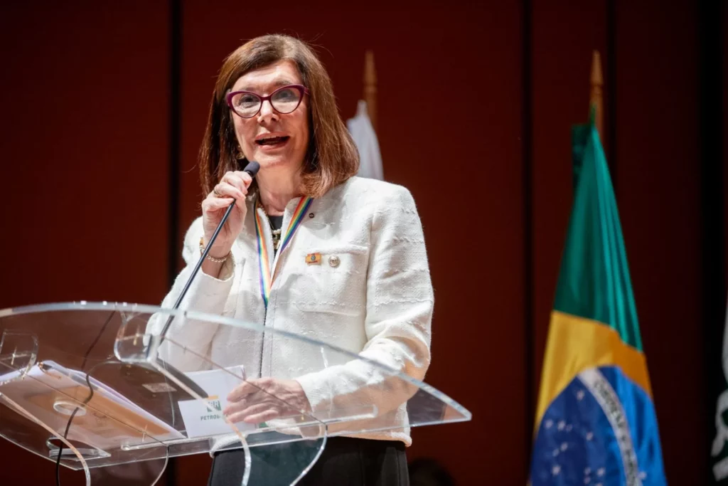 Petrobras mantém expectativa de iniciar a operação de plataformas este ano mesmo com greve dos servidores do Ibama. Na imagem: Presidente da Petrobras, Magda Chambriard, discursa durante cerimônia de posse (Foto: Rafa Pereira/Petrobras)