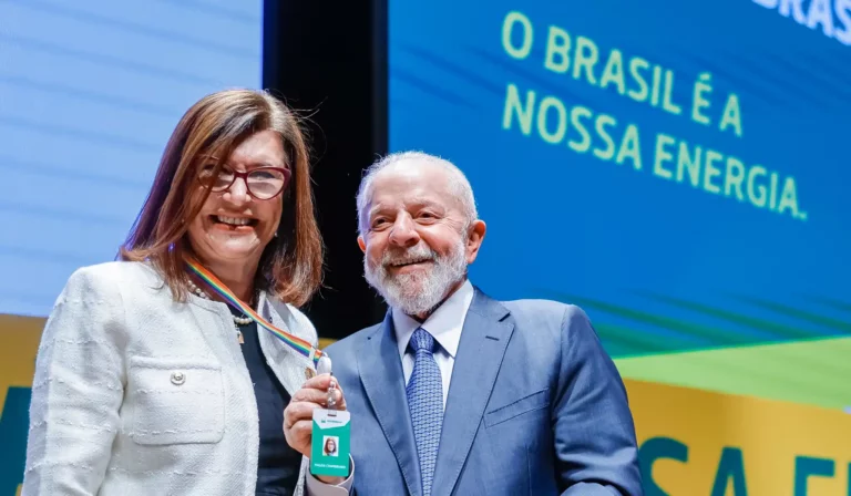 “Vamos explorar”, diz Lula sobre a abertura de nova fronteira exploratória de óleo e gás na Margem Equatorial. Na imagem: Presidente Lula durante a solenidade de posse de Magda Chambriard no cargo de Presidente da Petrobras, no Cenpes, no Rio, em 19/6/2024 (Foto: Ricardo Stuckert/PR)