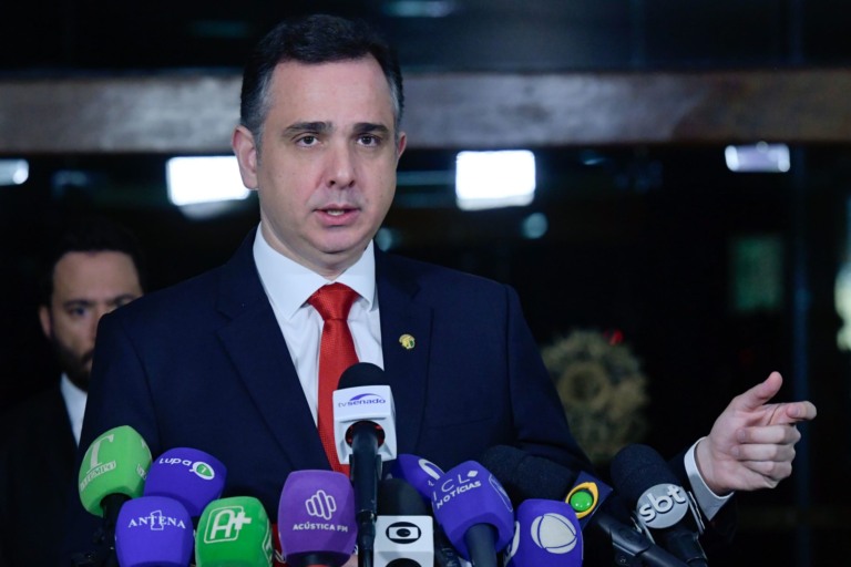 Presidente do Senado, Rodrigo Pacheco (PSD/MG), durante coletiva sobre projeto de lei complementar que trata das dívidas dos estados, em 9/7/2024 (Foto: Geraldo Magela/Agência Senado)