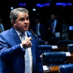 Senadores criticam MP 1.227/2024, que restringe o uso de créditos tributários do PIS/Cofins. Na imagem: Pronunciamento do senador Efraim Filho, à bancada no Senado, durante votação do PL 914/2024 que institui o Programa Mover, em 5/6/2024(Foto: Marcos Oliveira/Agência Senado)