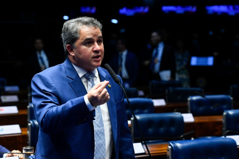 Senadores criticam MP 1.227/2024, que restringe o uso de créditos tributários do PIS/Cofins. Na imagem: Pronunciamento do senador Efraim Filho, à bancada no Senado, durante votação do PL 914/2024 que institui o Programa Mover, em 5/6/2024(Foto: Marcos Oliveira/Agência Senado)