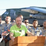 Tragédia climática no Rio Grande do Sul (RS) gerou danos de mais R$ 1 bilhão na rede elétrica de baixa, média e alta tensão. Na imagem: Ministro Alexandre Silveira durante embarque de técnicos do setor elétrico para o Rio Grande do Sul, na base aérea de Brasília, em 22/5/2024 (Foto: Ricardo Botelho/MME)