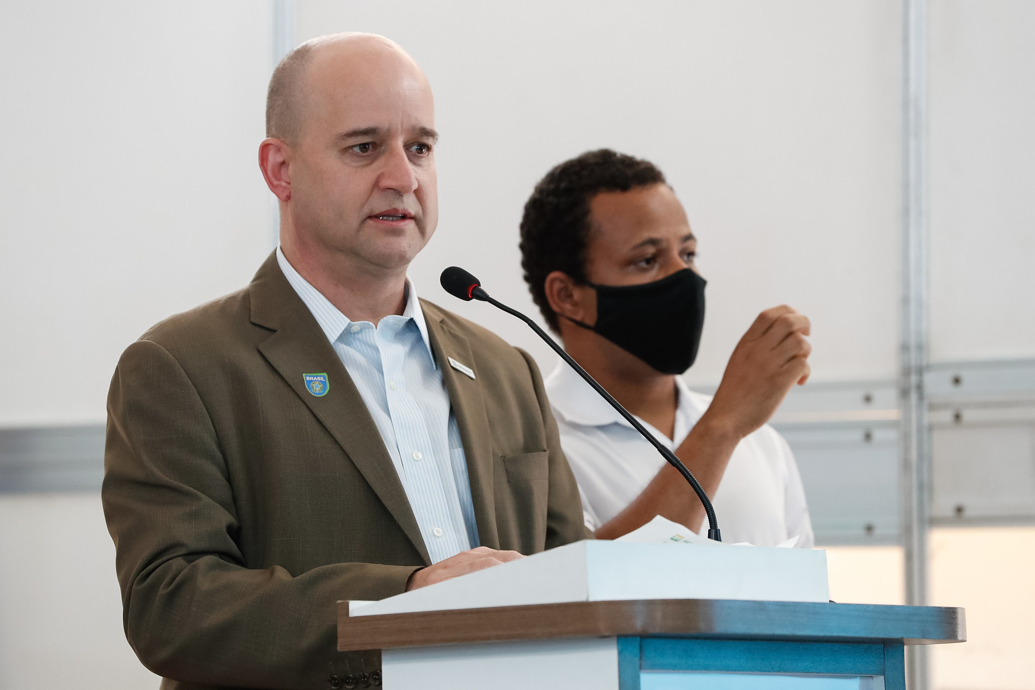 Para presidente do IBP, não há razões técnicas ou ambientais para proibição do fraturamento hidráulico (fracking) no Brasil. Na imagem: Roberto Ardenghy, presidente do IBP, fala durante inauguração da Usina Termoelétrica Porto de Sergipe I, em Aracaju, em 17/8/2020 (Foto: Alan Santos/PR)