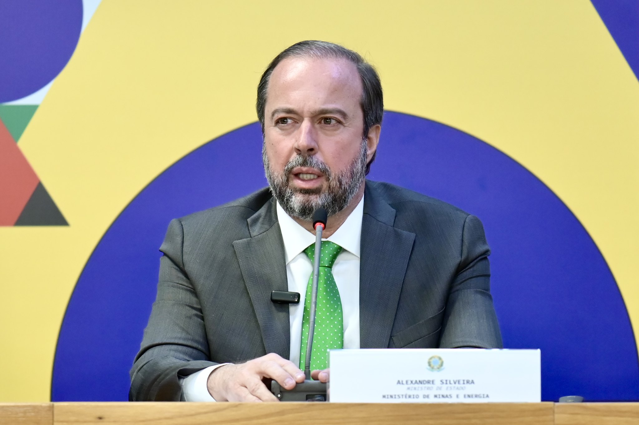 Na imagem: Ministro de Minas e Energia, Alexandre Silveira, durante coletiva de imprensa sobre a renovação antecipada dos contratos de concessão das distribuidoras de energia elétrica, em 20/6/2024 (Foto: Ricardo Botelho/MME