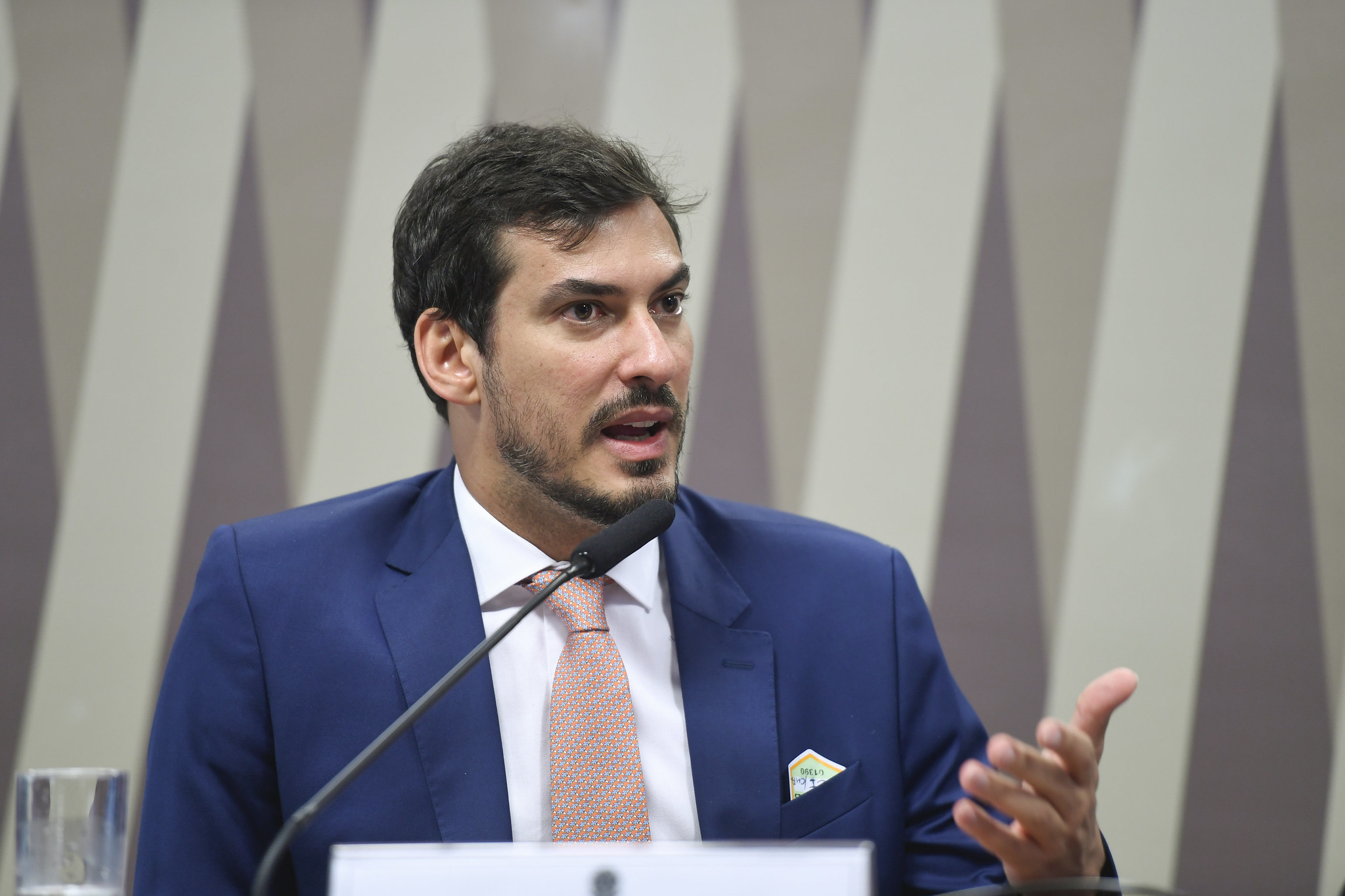 Thiago Barral fala durante audiência pública conjunta da CI e CMA no Senado, em 27/2/2024, para debater o potencial e os desafios para viabilizar a economia de hidrogênio sustentável como fonte renovável de energia (Foto: Edilson Rodrigues/Agência Senado)