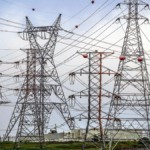 Eletrobras confirma interesse em participar dos leilões de transmissão e reserva de capacidade – que incluiu hidrelétricas. Na imagem: Diversas torres de grande porte com linhas de transmissão de energia da Eletrobras (Foto: Divulgação)