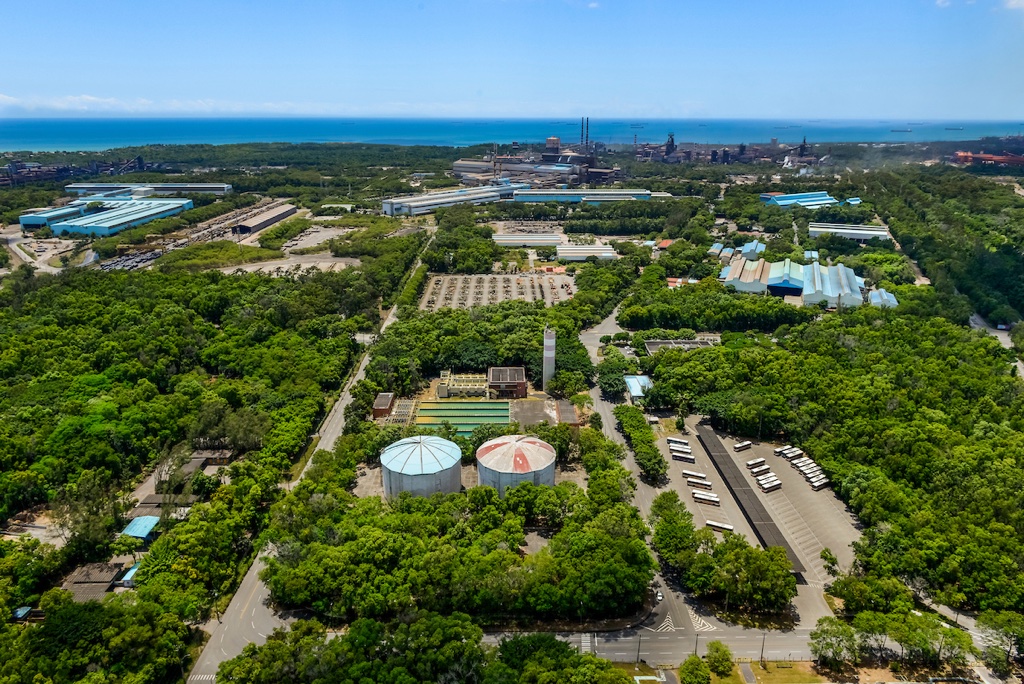 Petrobras e ArcelorMittal vão estudar potenciais modelos de negócios para hubs de captura e uso de carbono ( CCUS). Na imagem: Unidade de produção de aços planos da ArcelorMittal em Tubarão, no ES (Foto: Agência Petrobras)