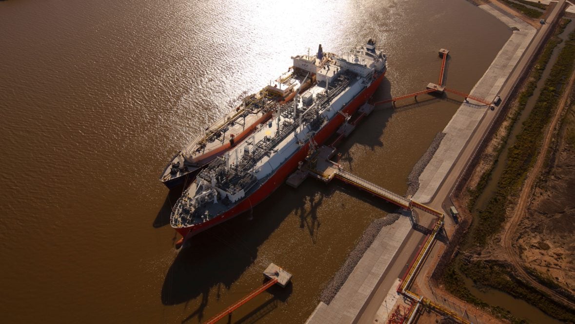 Duas empresas concorrem em licitação para importação e comercialização privada de GNL na Argentina