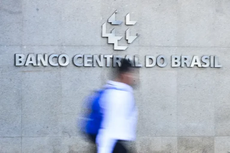 Mudança de regra impede financiamento da geração distribuída com recursos dos CRIs e CRAs. Na imagem: Edifício-sede do Banco Central em Brasília (Foto Marcello Casal Jr/Agência Brasil)