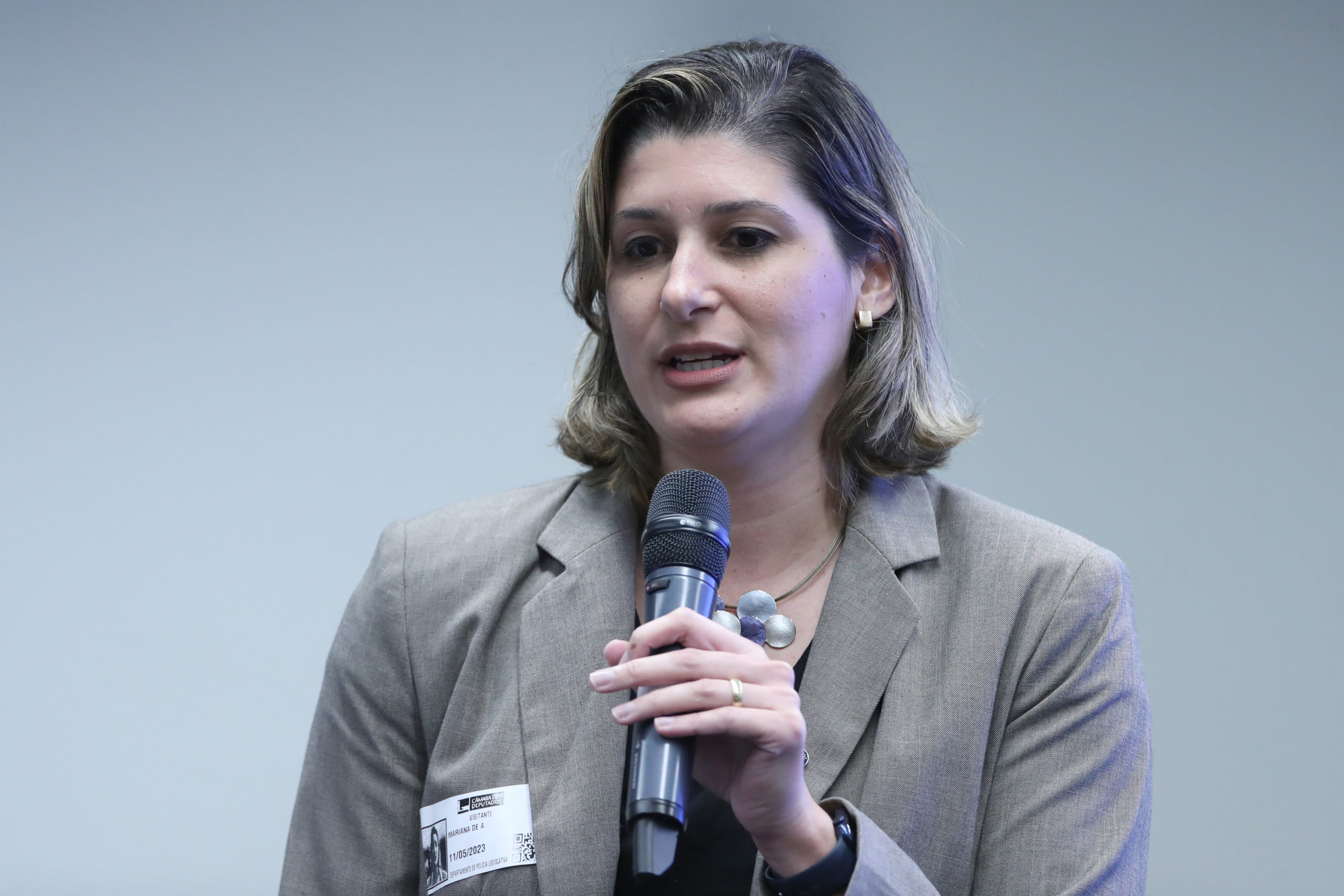 EPE, MME e BID desenvolvem base de dados para mapeamento da pobreza energética no Brasil. Na imagem: Mariana Espécie, diretora de Transição Energética do MME (Foto: Bruno Spada/Câmara dos Deputados)