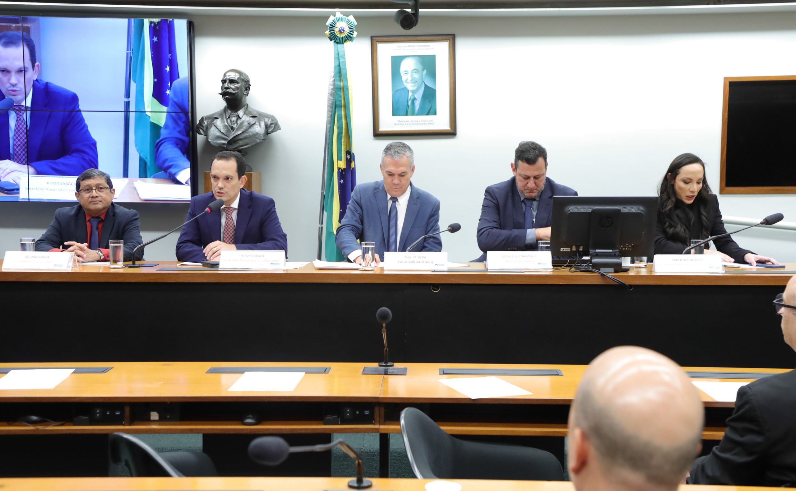 BNDES pretende captar R$1 bi para financiar pequenas e médias empresas que atuam no setor de minerais críticos. Na imagem: Evento na Câmara discute mineração e transição energética (Foto: Mário Agra/Câmara dos Deputados)