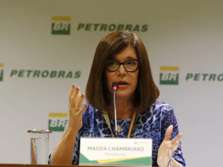 A presidente da Petrobras, Magda Chambriard, fala à imprensa sobre sua gestão da companhia. Foto: Fernando Frazão/Agência Brasil