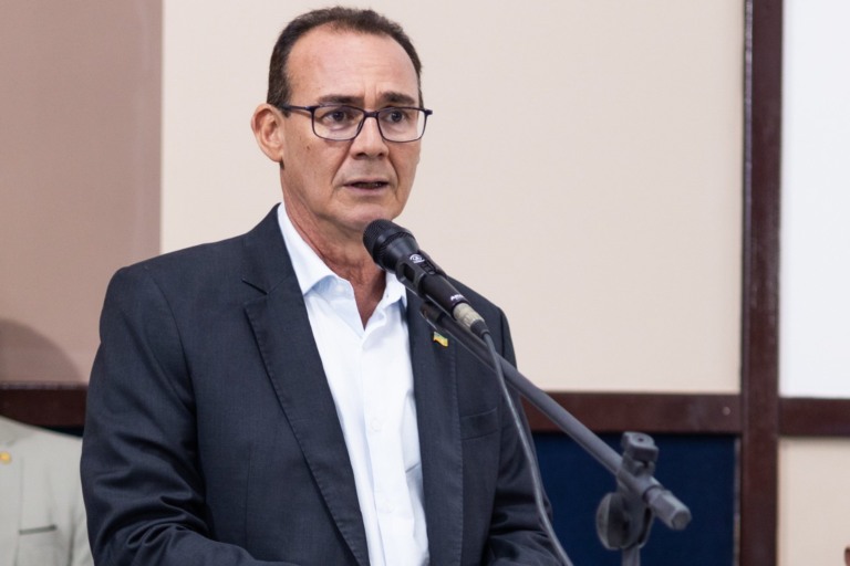 Entenda quem é quem na discussão sobre mudanças no modelo das concessões de distribuição de gás natural. Na imagem: Vice-governador de Sergipe, Zezinho Sobral, participa de audiência pública da Agrese sobre possível revisão de contrato de concessão da Sergas (Foto: Alisson Torres)