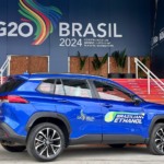 Proposta para atualização da NDC mostra como Brasil pode substituir 42% do seu consumo de energia fóssil. Na imagem: Carros movidos a etanol transportam delegações que participam de reuniões de chanceleres do G20 no Rio (Foto: Divulgação MRE)