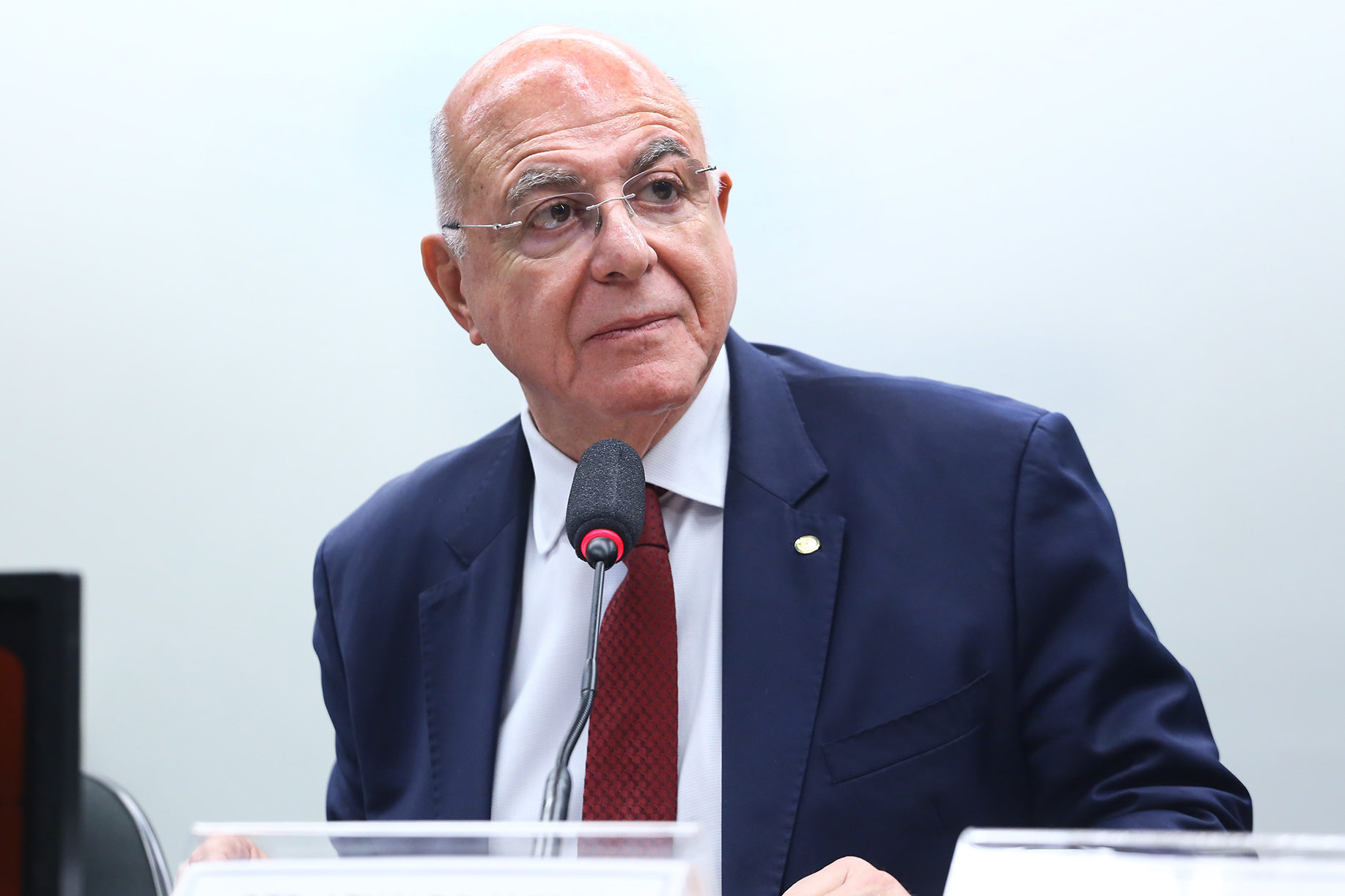 Arnaldo Jardim [na imagem], relator do marco legal do hidrogênio na Câmara, entrega parecer para novo projeto do hidrogênio (Foto Vinicius Loures/Câmara dos Deputados)