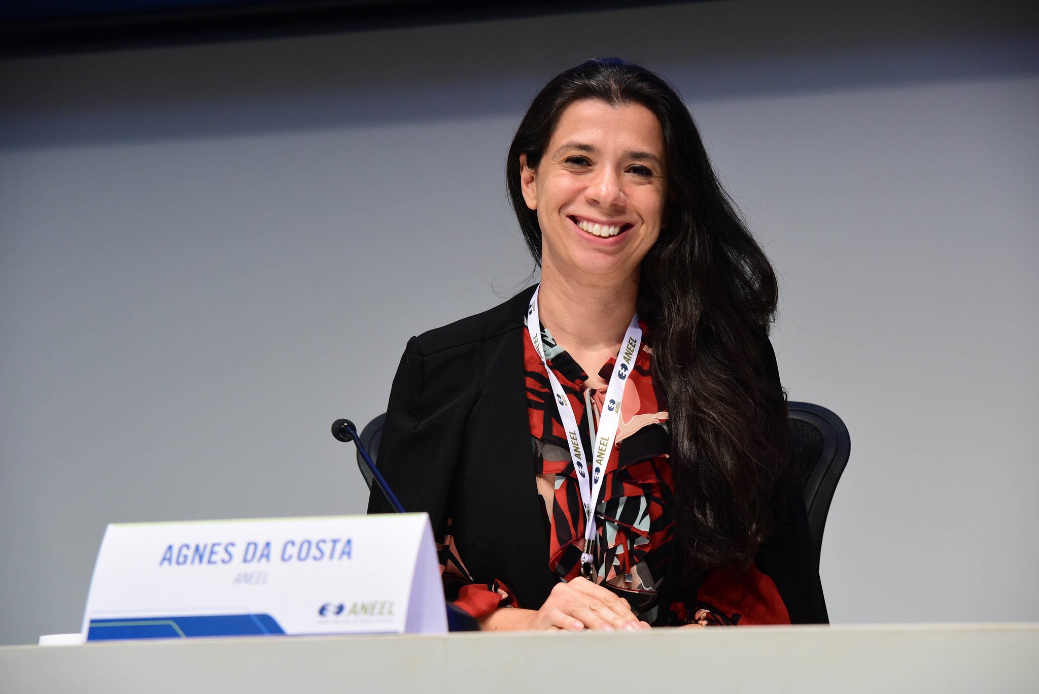 Aneel aprova 'fast track' para geração distribuída para facilitar o acesso de microgeradores à rede elétrica, mas recebe críticas do setor solar. Na imagem: Diretora da Aneel, Agnes da Costa, participa do Workshop Internacional de Perdas Não-Técnicas, em 4/7/2024 (Foto: Cleia Viana/Aneel)