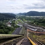 São Paulo e Arsesp recorrem ao STF para impedir interdição envolvendo a classificação do gasoduto  Subida da Serra, da Comgás. Na imagem: Gasoduto Subida da Serra, da Comgás. Rede de dutos para transporte de gás natural em área íngreme próxima a centro urbano paulista (Foto: Sima/SP)